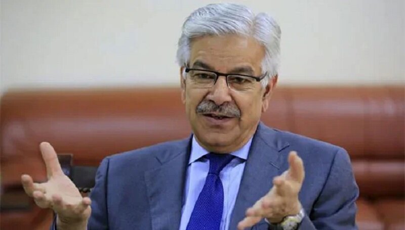 بھارت سے جنگ کا خطرہ موجود ہے، دو چار دن اہم ہیں، پاکستان ہائی الرٹ پر ہے، پاکستانی وزیر دفاع