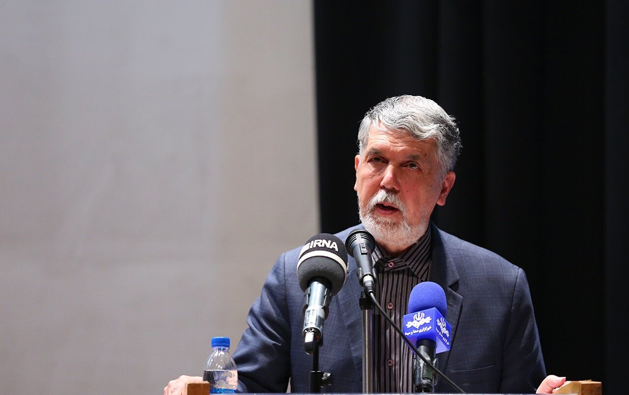 Вазири фарҳанг: Пайванди дилҳо бо Ватан қавитарин мудофиа аст